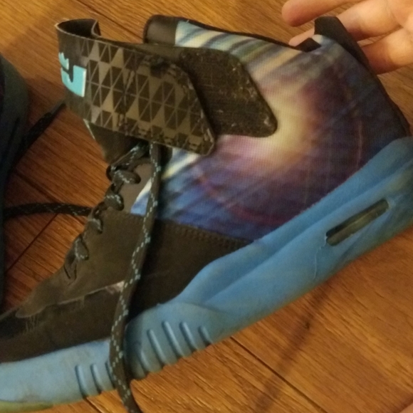 Lebron james basketball shoes - Picture 3 of 3